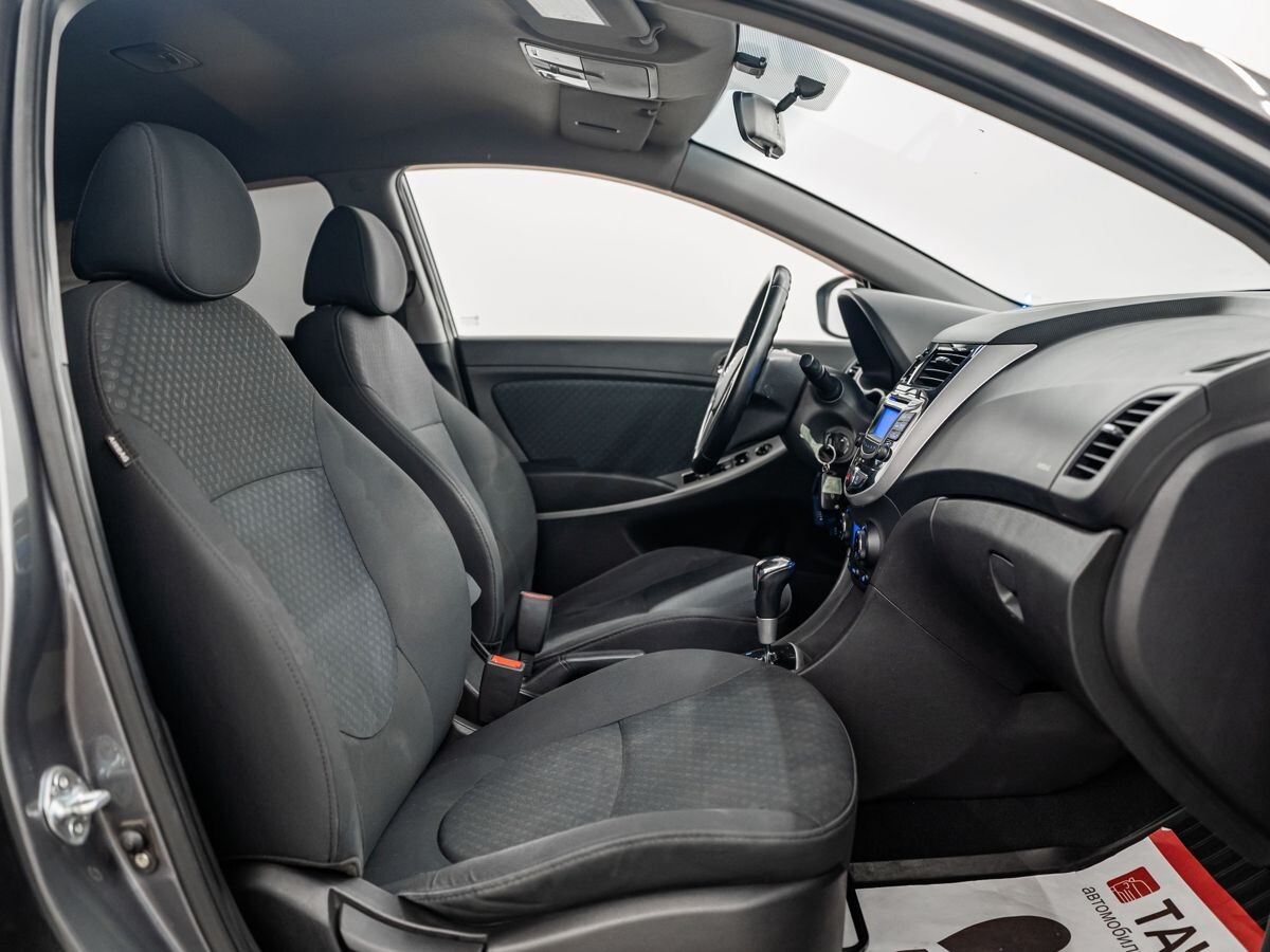 Hyundai Solaris 2012 - фото автомобиля