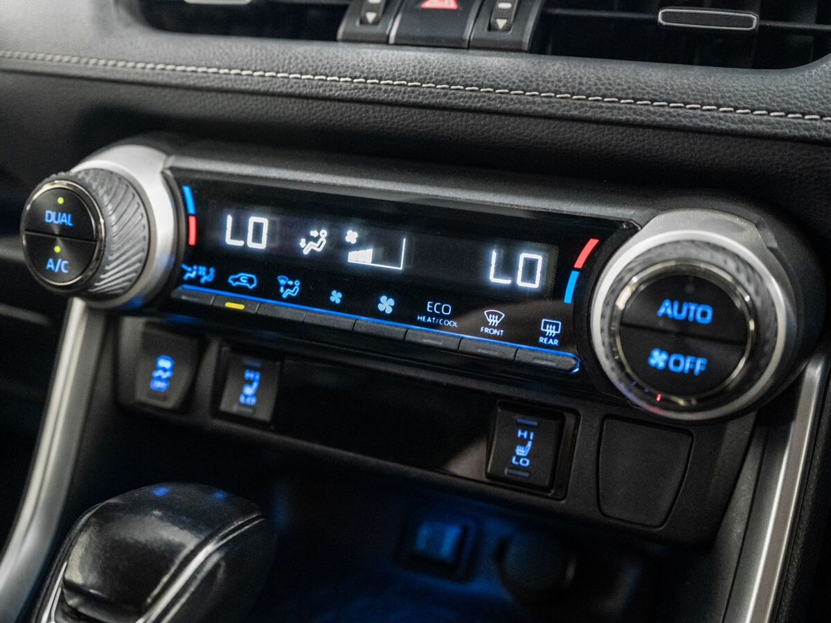 Toyota RAV4 2020 - фото автомобиля