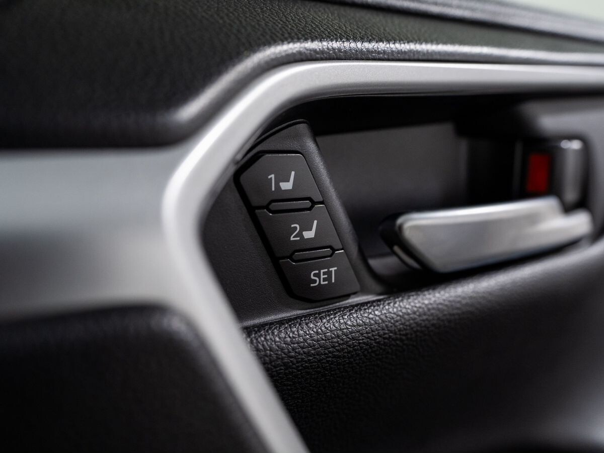 Toyota RAV4 2020 - фото автомобиля