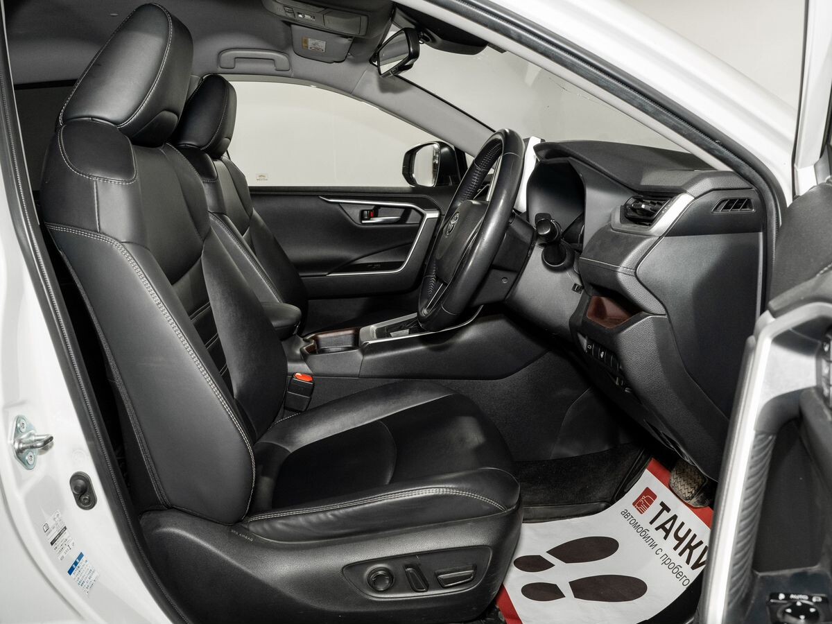 Toyota RAV4 2020 - фото автомобиля