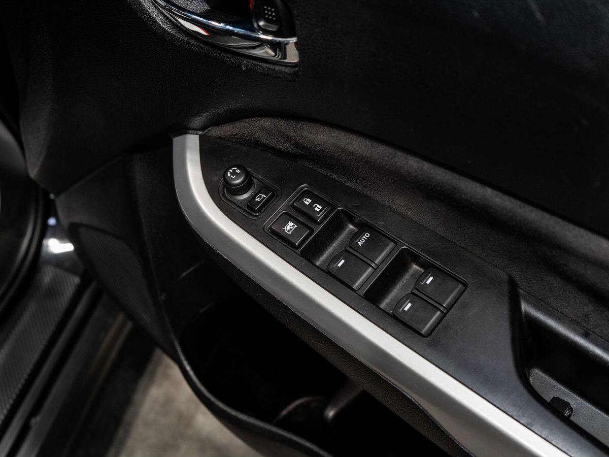 Suzuki Escudo 2015 - фото автомобиля
