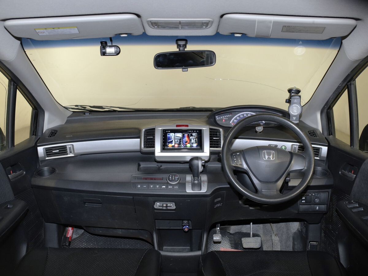 Honda Freed 2013 - фото автомобиля