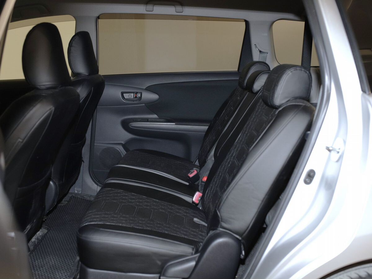 Toyota Wish 2014 - фото автомобиля