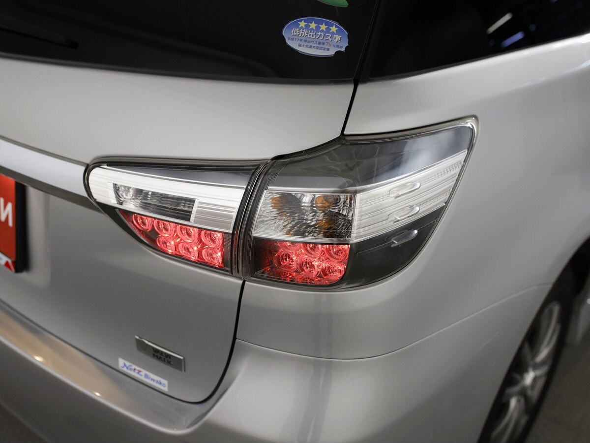 Toyota Wish 2014 - фото автомобиля