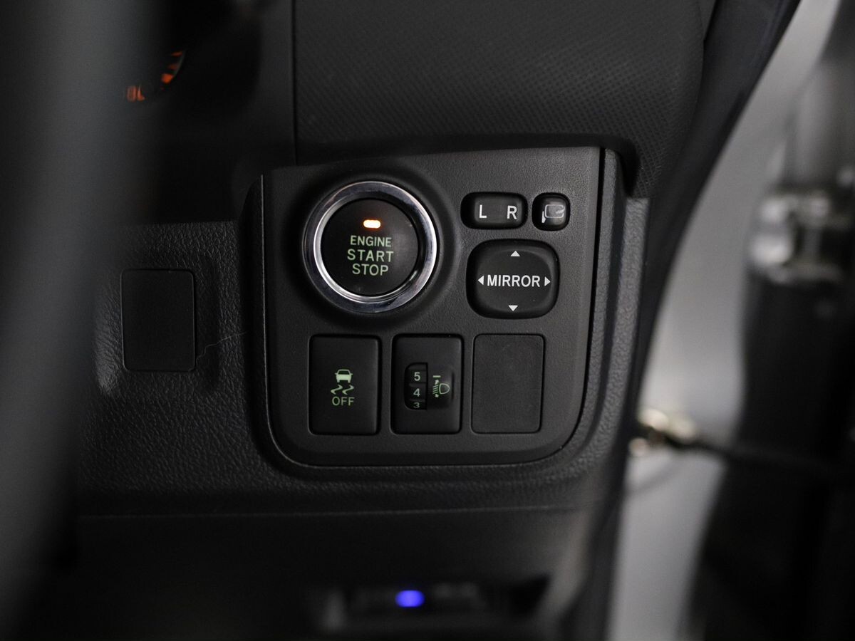 Toyota Wish 2014 - фото автомобиля