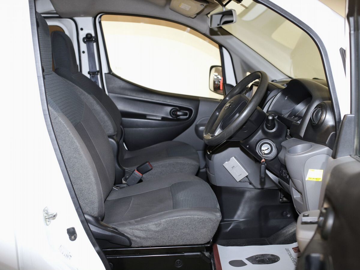 Nissan NV200 2014 - фото автомобиля