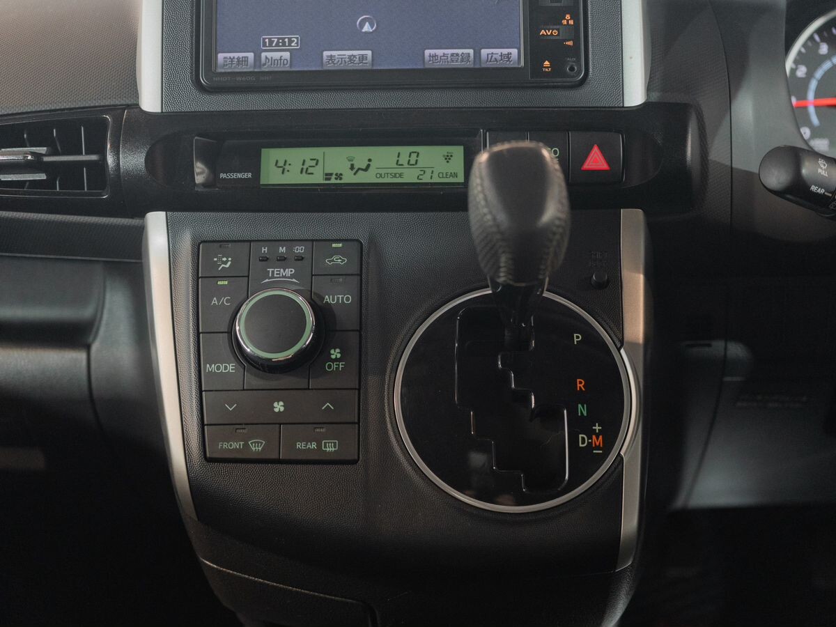 Toyota Wish 2009 - фото автомобиля
