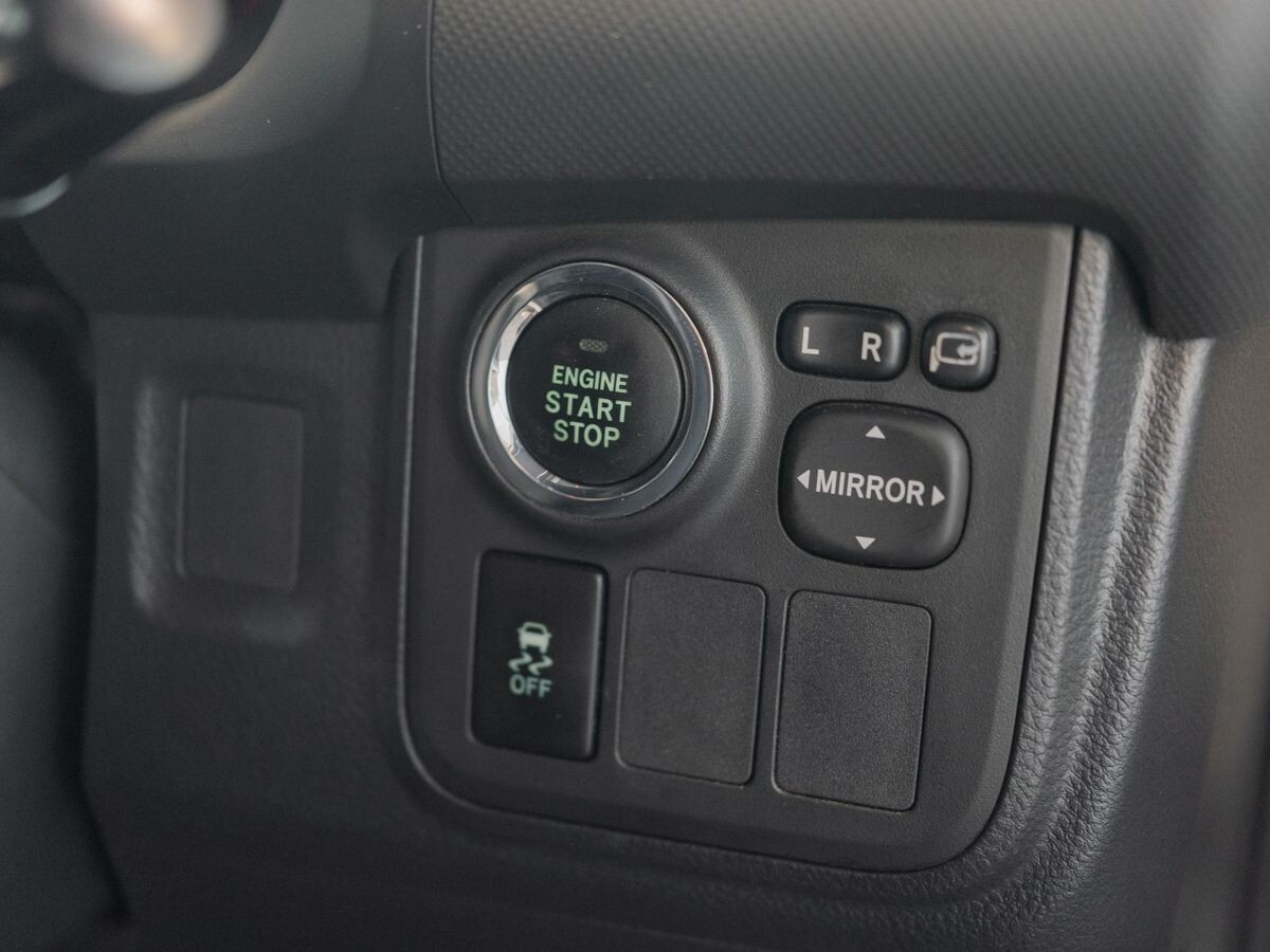 Toyota Wish 2009 - фото автомобиля