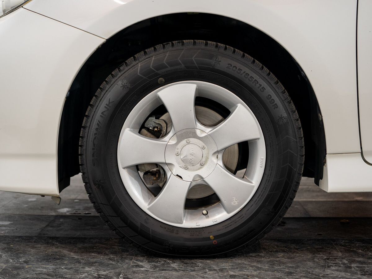 Toyota Wish 2009 - фото автомобиля