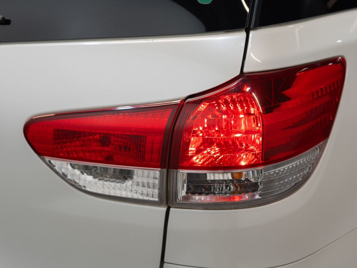 Toyota Wish 2009 - фото автомобиля