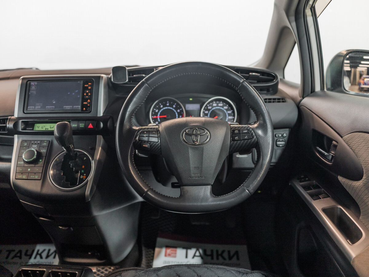 Toyota Wish 2009 - фото автомобиля