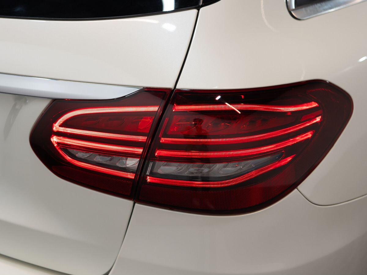 Mercedes-Benz C-Class 2019 - фото автомобиля