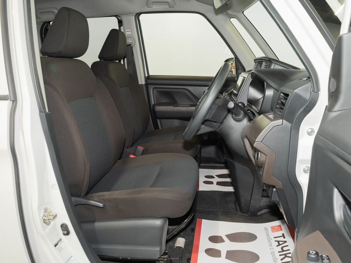 Toyota Roomy 2021 - фото автомобиля
