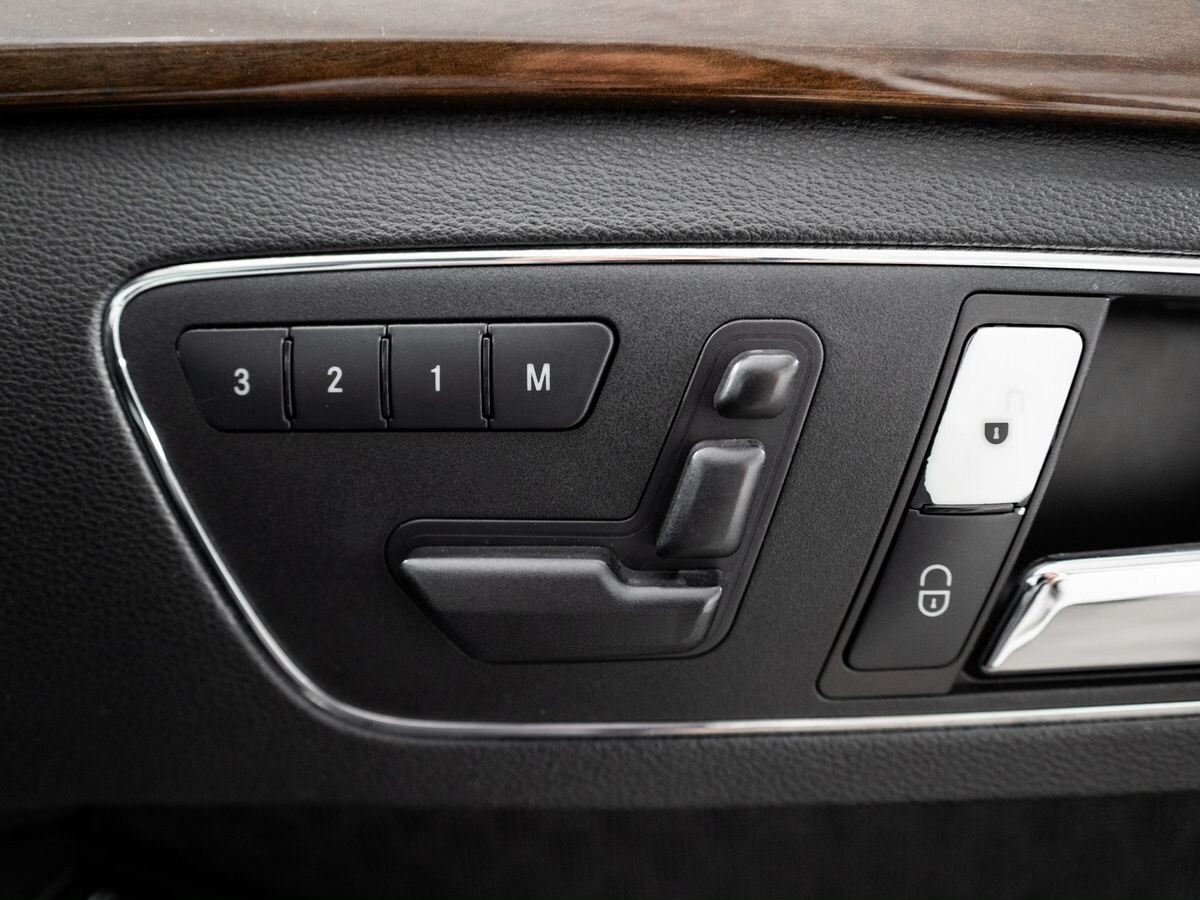 Mercedes-Benz E-Class 2011 - фото автомобиля