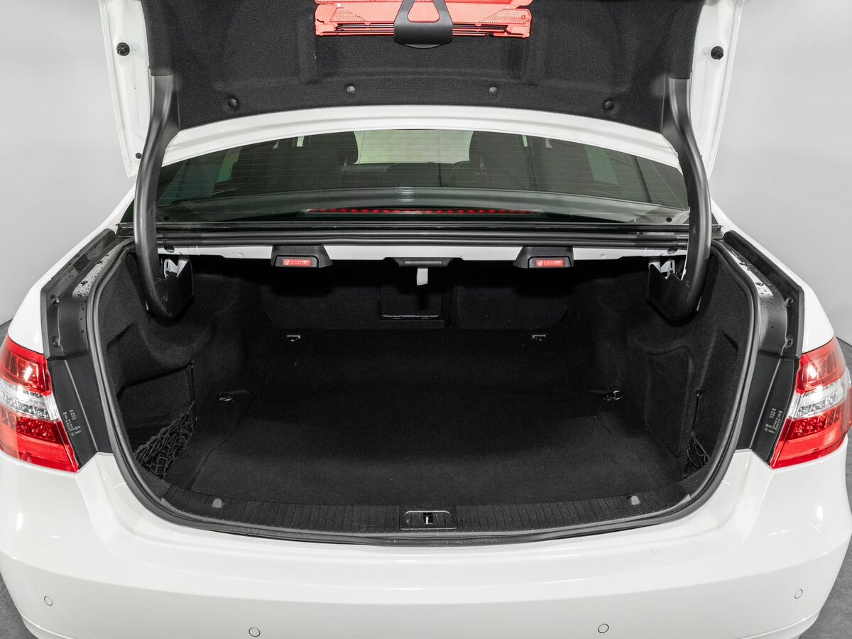 Mercedes-Benz E-Class 2011 - фото автомобиля