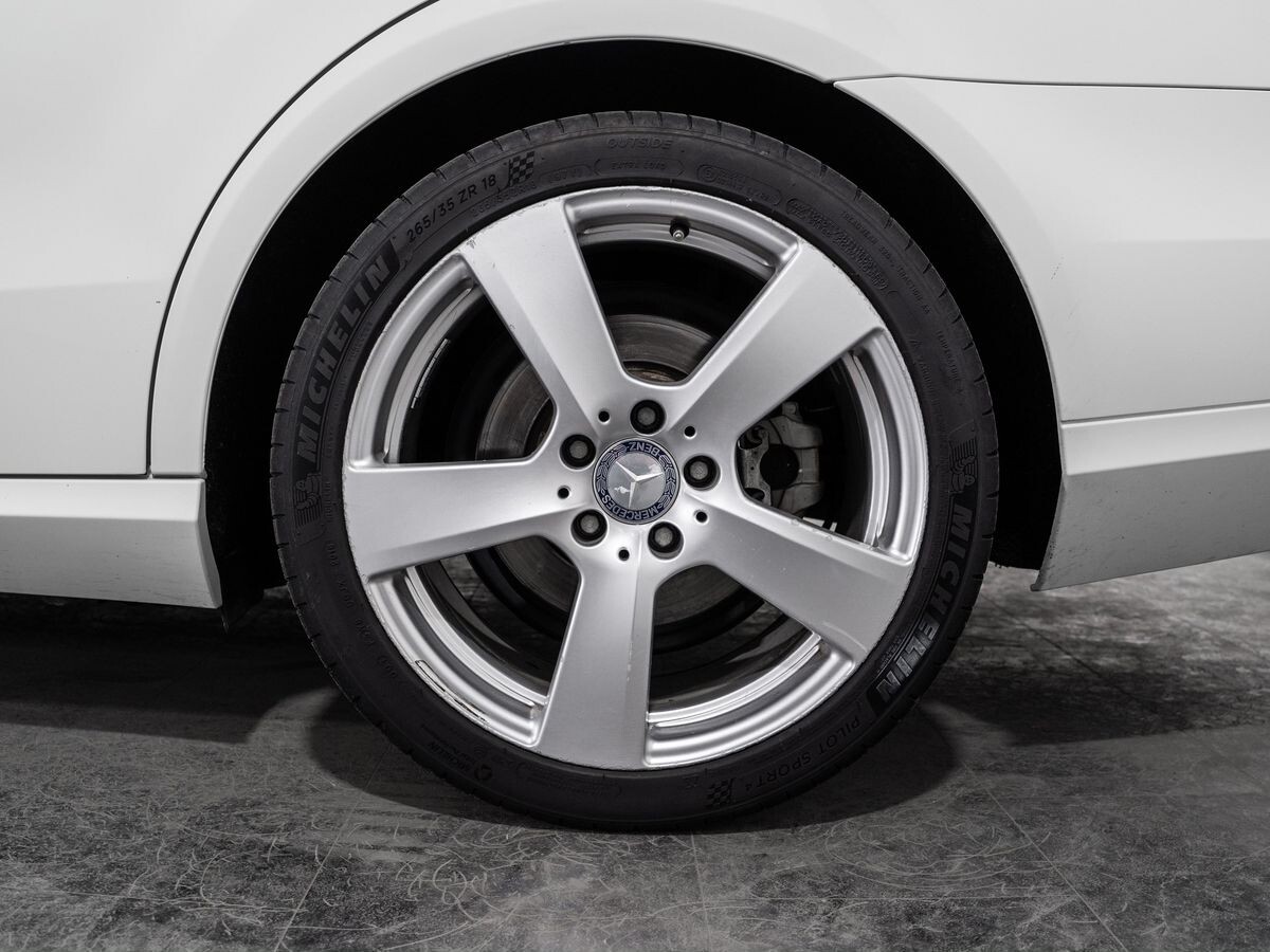 Mercedes-Benz E-Class 2011 - фото автомобиля