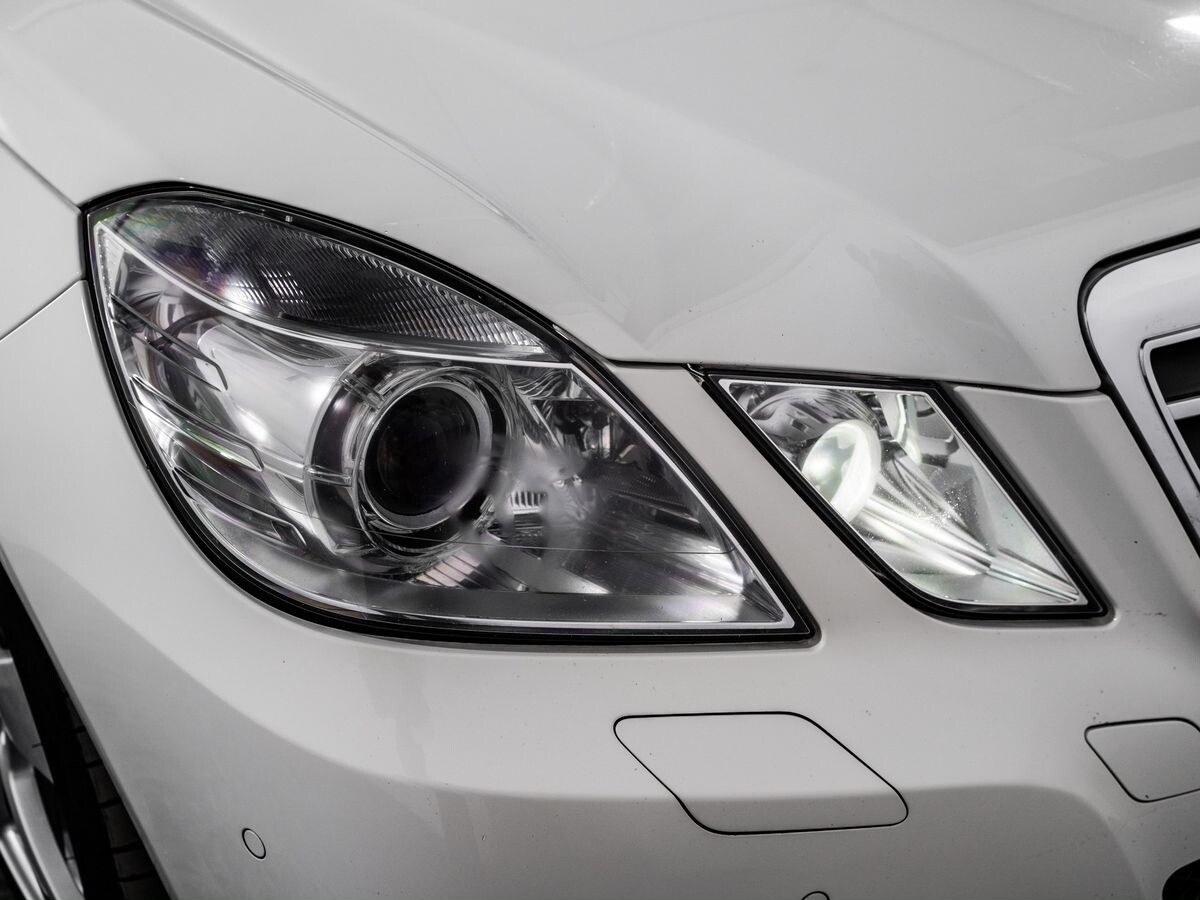Mercedes-Benz E-Class 2011 - фото автомобиля