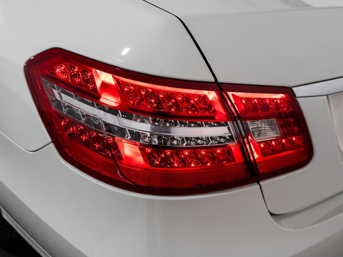 Mercedes-Benz E-Class 2011 - фото автомобиля