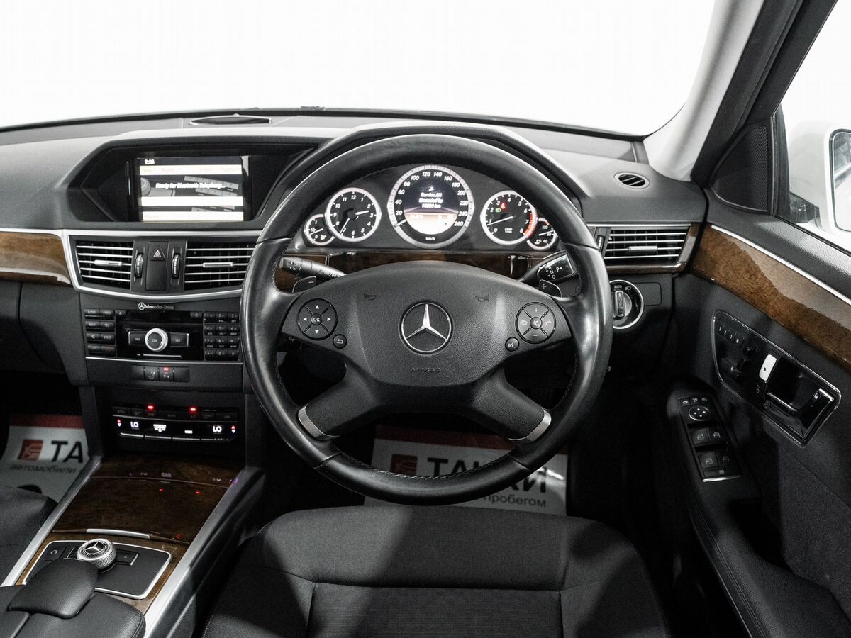 Mercedes-Benz E-Class 2011 - фото автомобиля