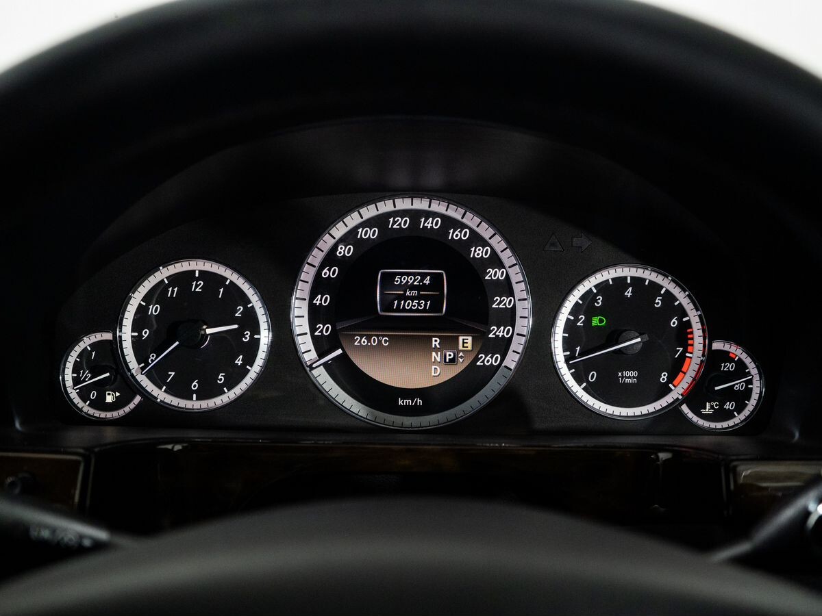 Mercedes-Benz E-Class 2011 - фото автомобиля
