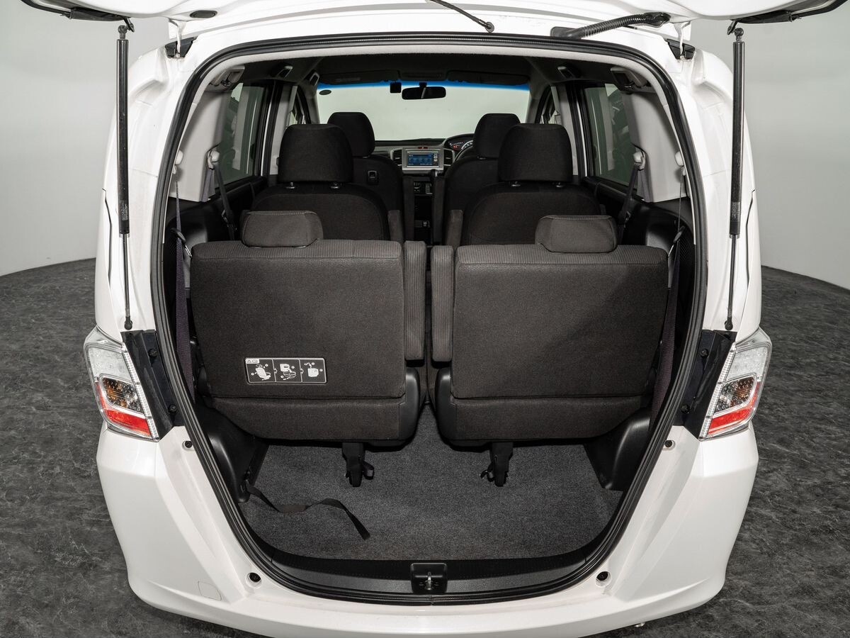 Honda Freed 2012 - фото автомобиля