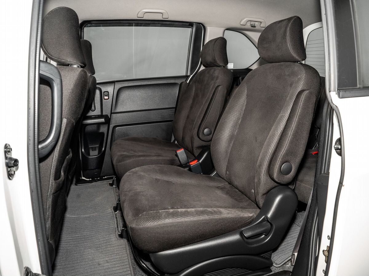 Honda Freed 2012 - фото автомобиля