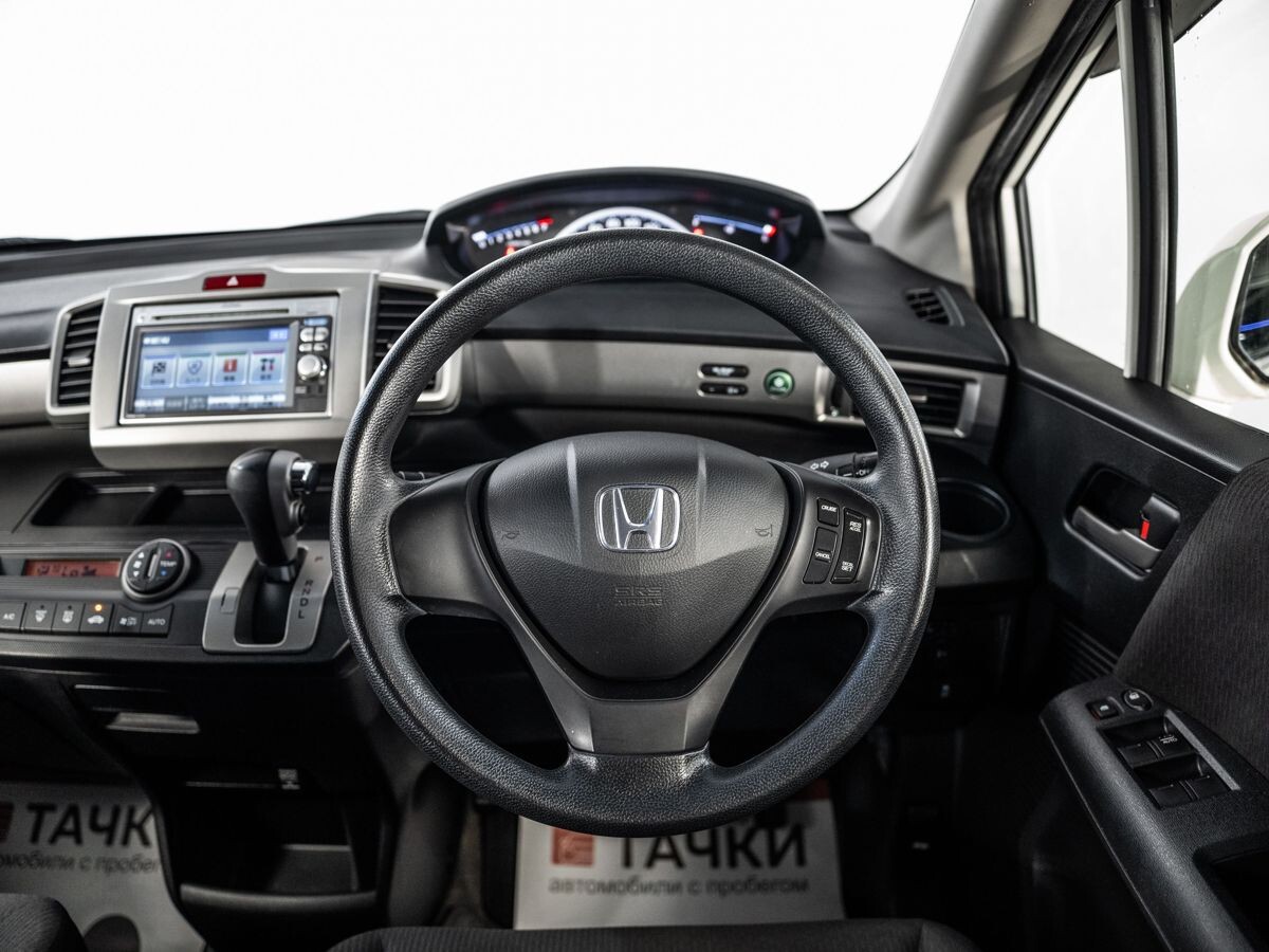 Honda Freed 2012 - фото автомобиля