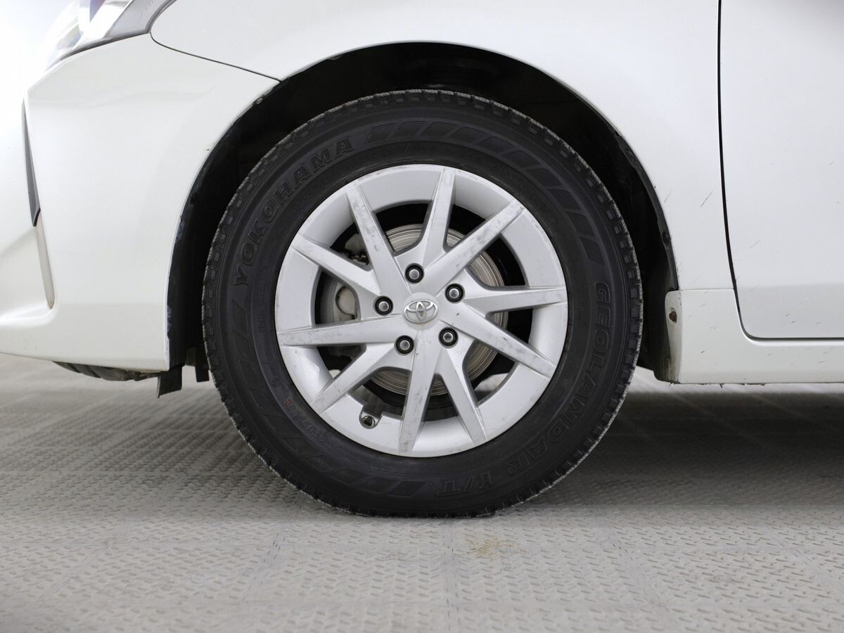 Toyota Prius Alpha 2015 - фото автомобиля
