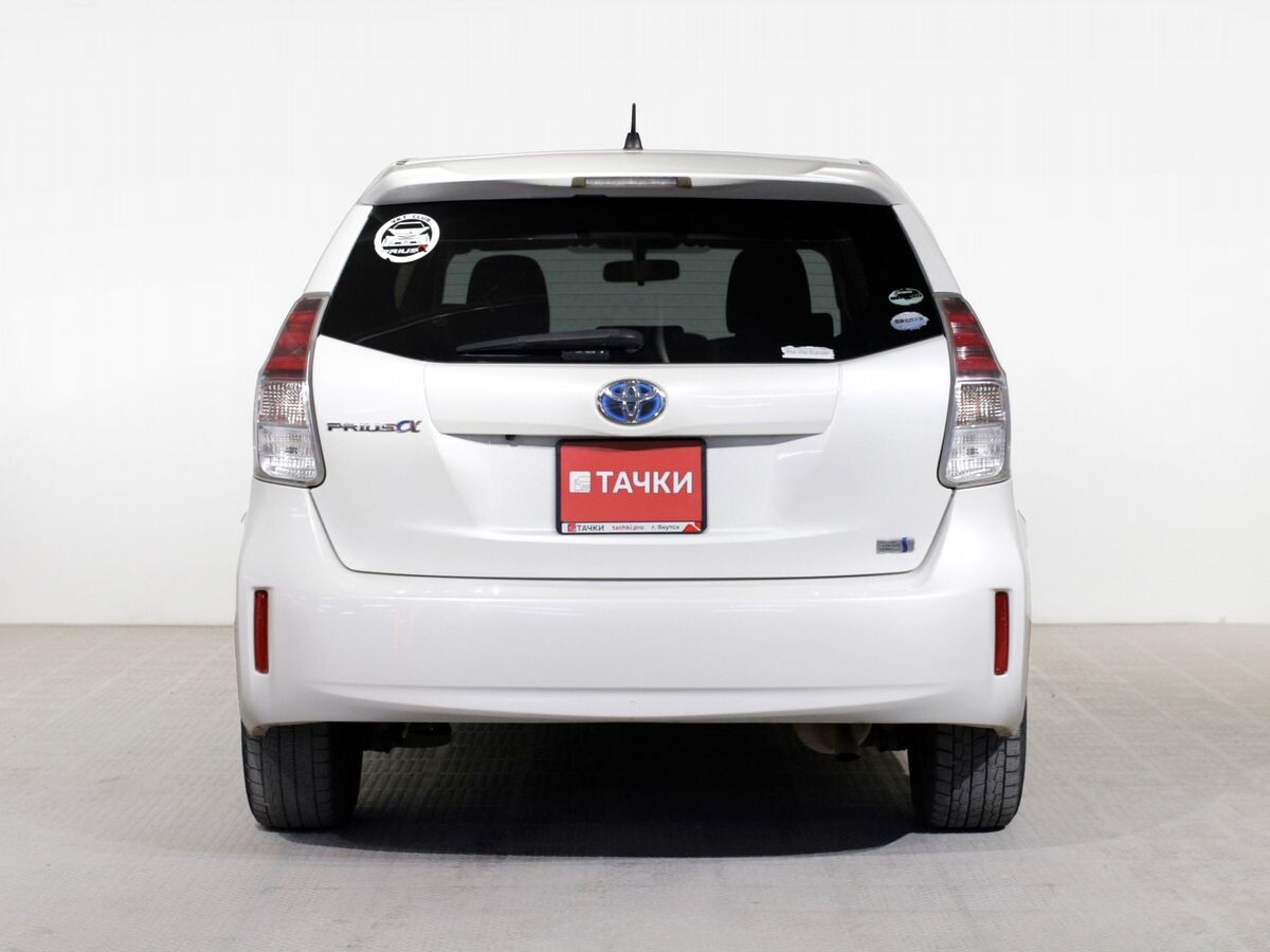 Toyota Prius Alpha 2015 - фото автомобиля
