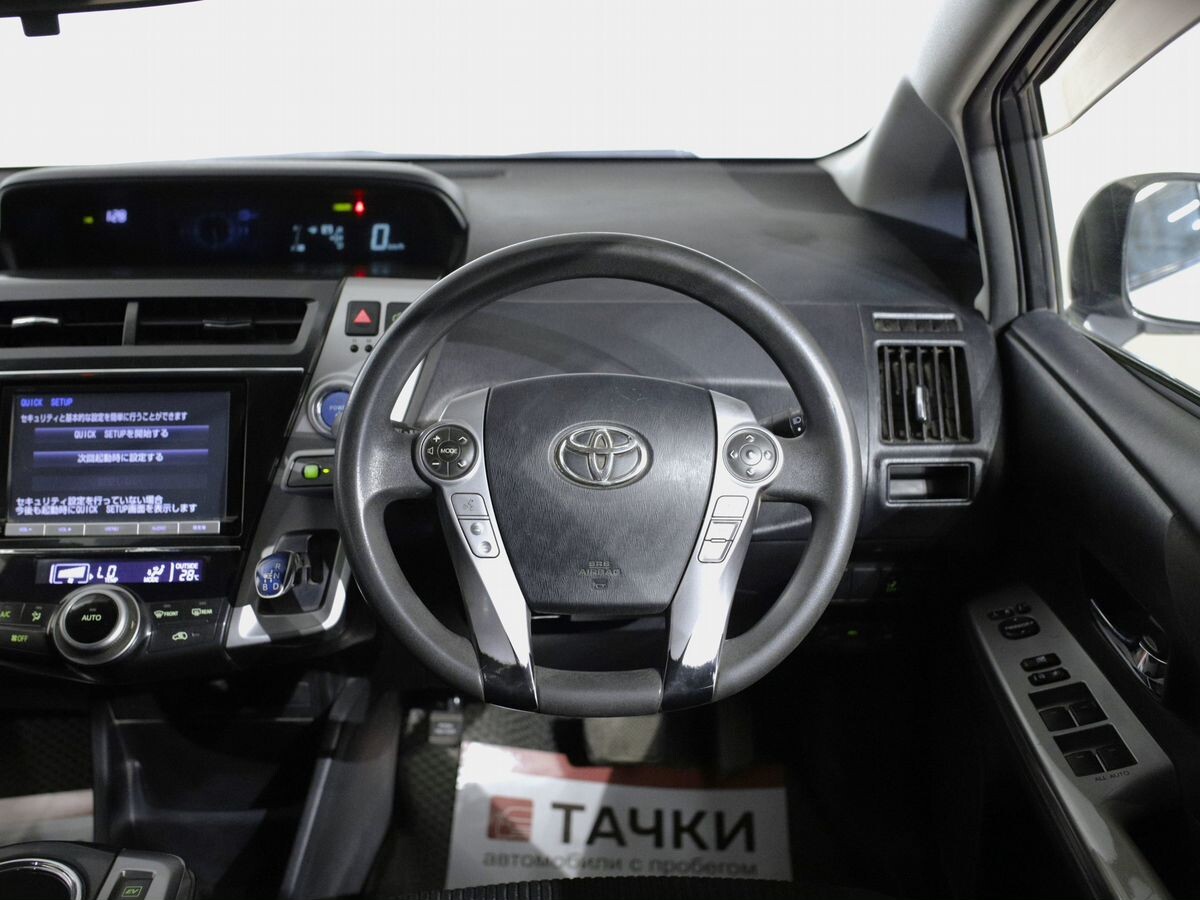 Toyota Prius Alpha 2015 - фото автомобиля