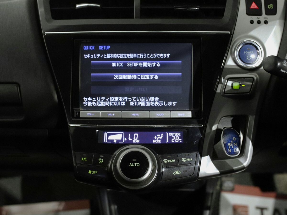 Toyota Prius Alpha 2015 - фото автомобиля