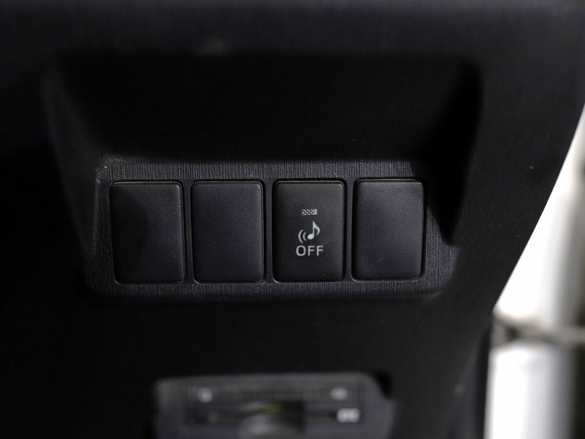 Toyota Prius Alpha 2015 - фото автомобиля