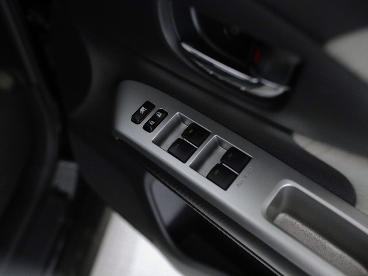 Toyota Wish 2010 - фото автомобиля