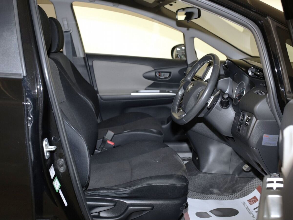 Toyota Wish 2010 - фото автомобиля