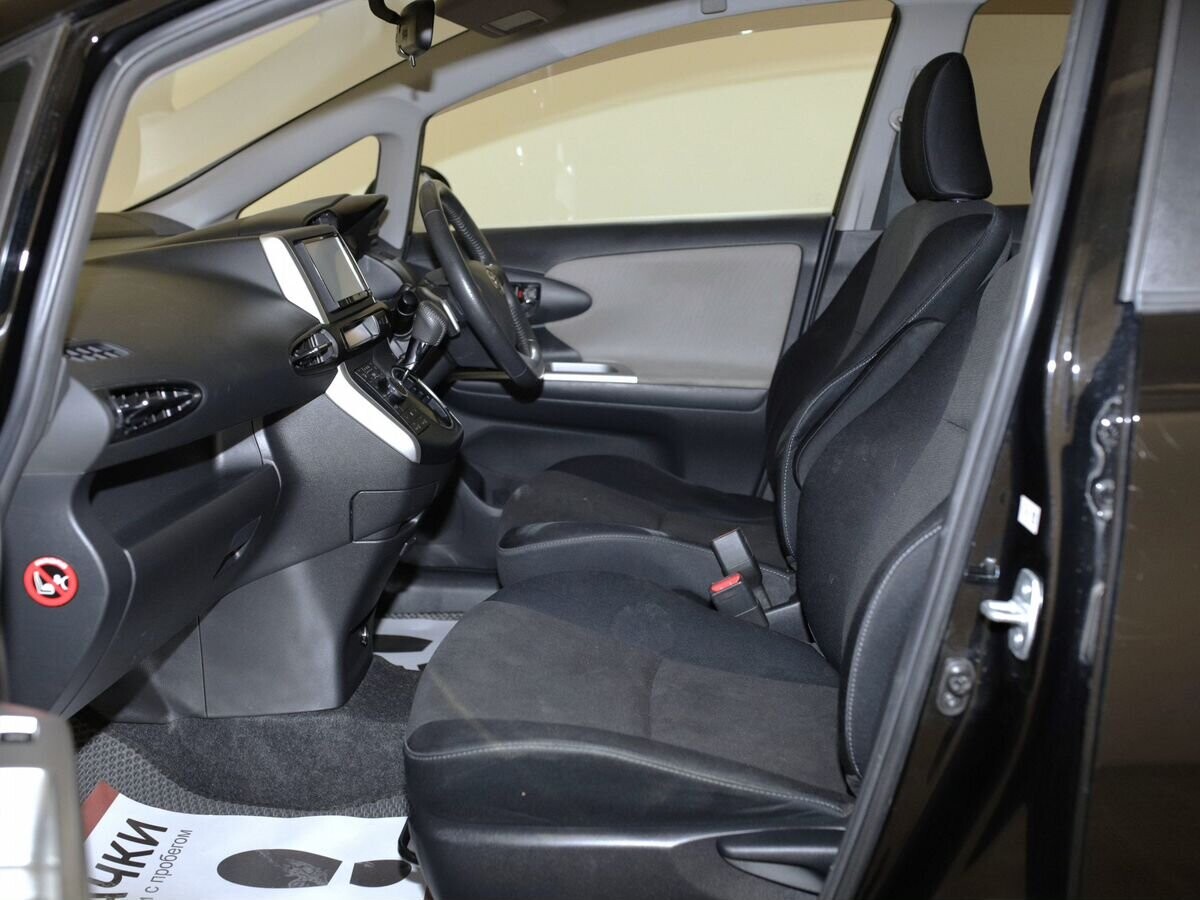 Toyota Wish 2010 - фото автомобиля
