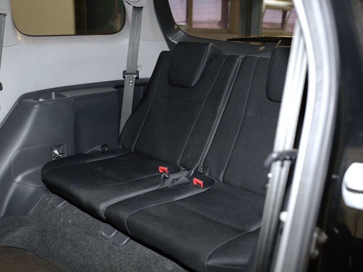 Toyota Wish 2010 - фото автомобиля