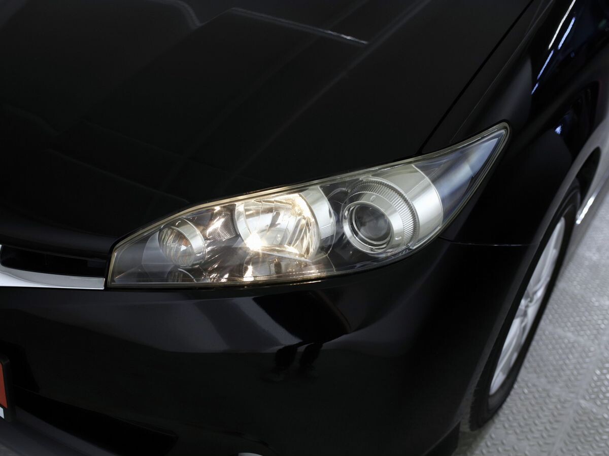 Toyota Wish 2010 - фото автомобиля