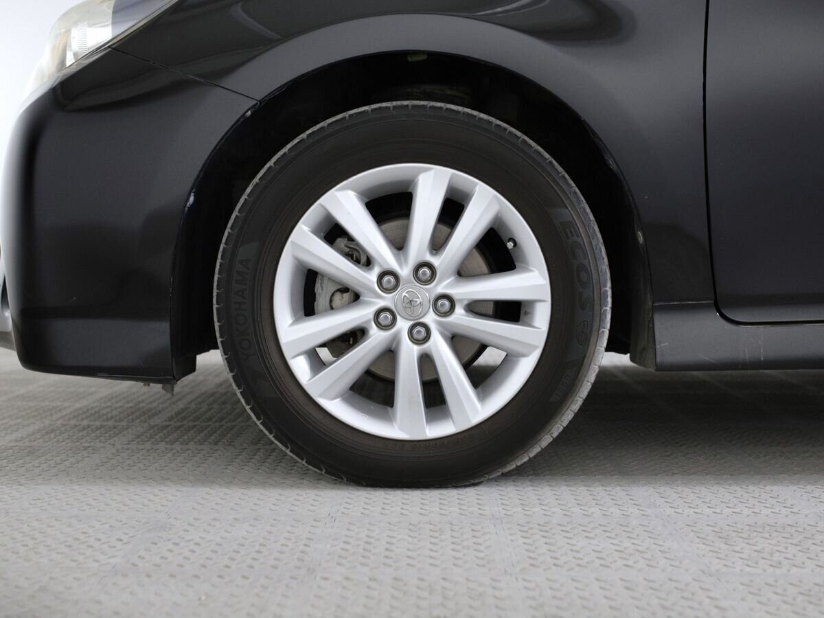 Toyota Wish 2010 - фото автомобиля