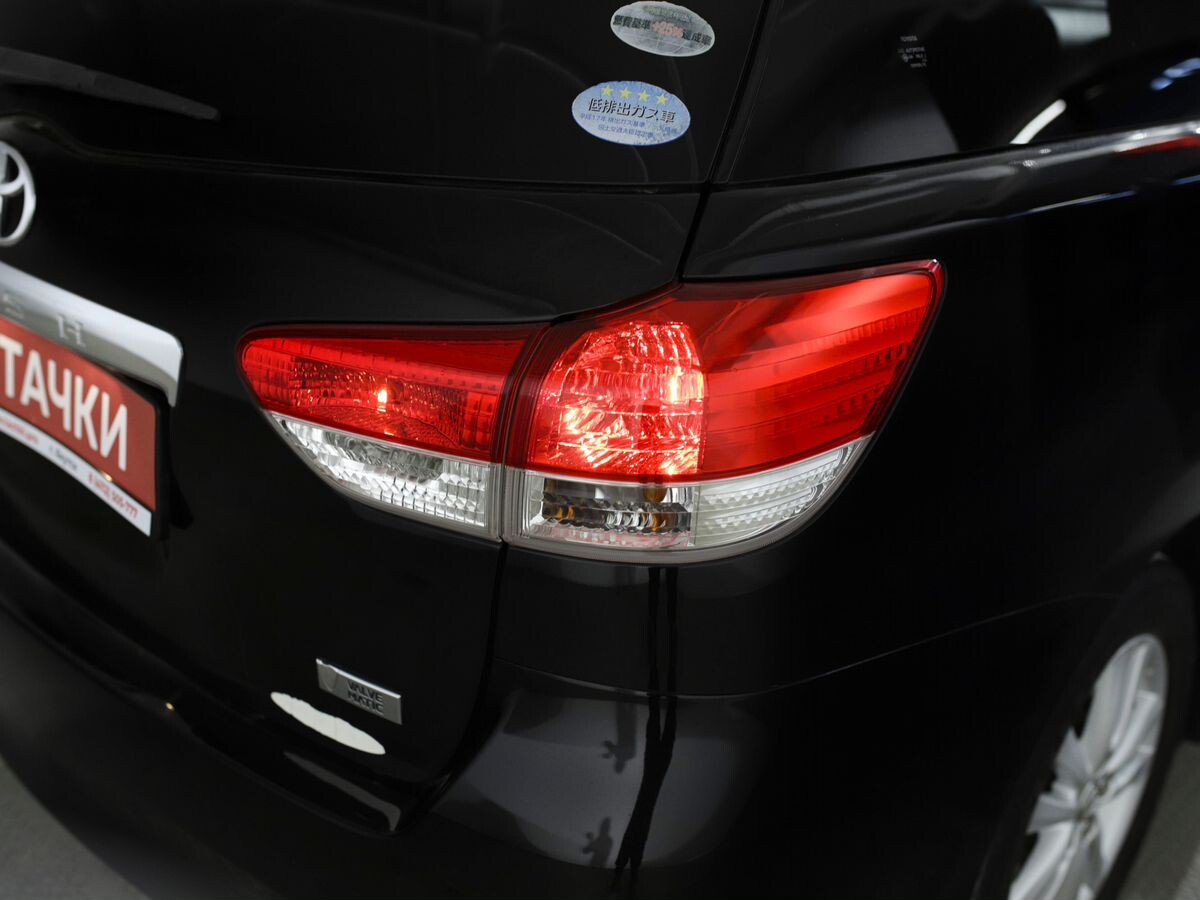 Toyota Wish 2010 - фото автомобиля