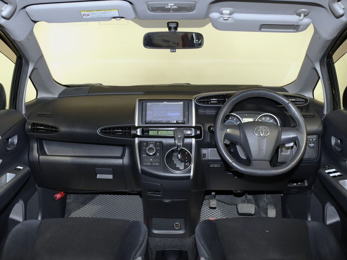 Toyota Wish 2010 - фото автомобиля