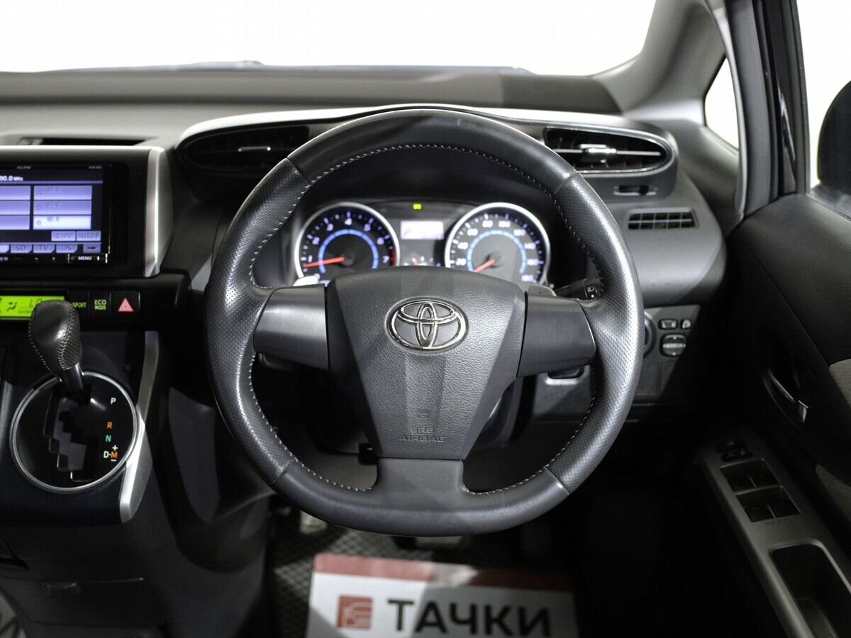 Toyota Wish 2010 - фото автомобиля