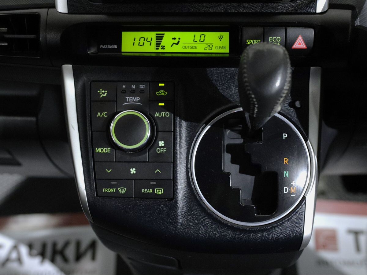 Toyota Wish 2010 - фото автомобиля
