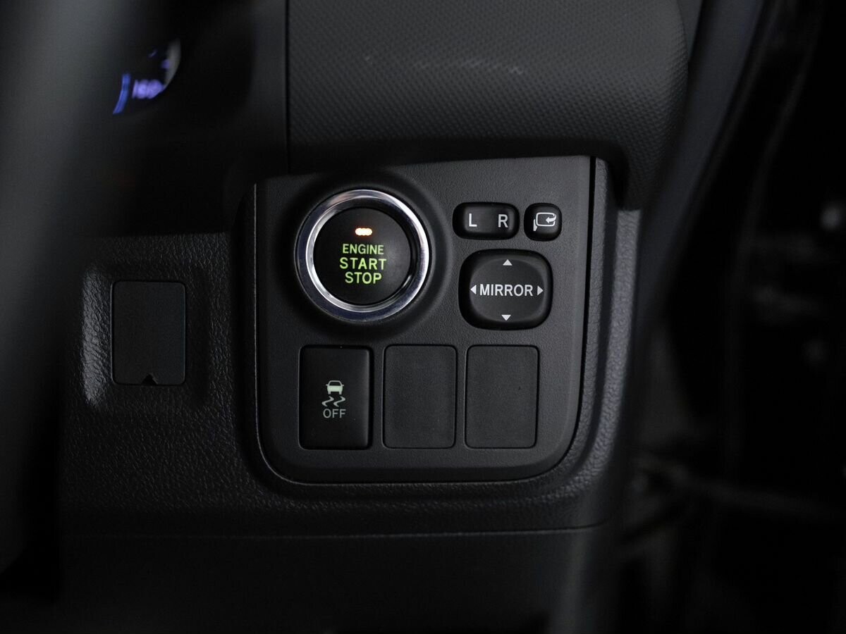 Toyota Wish 2010 - фото автомобиля