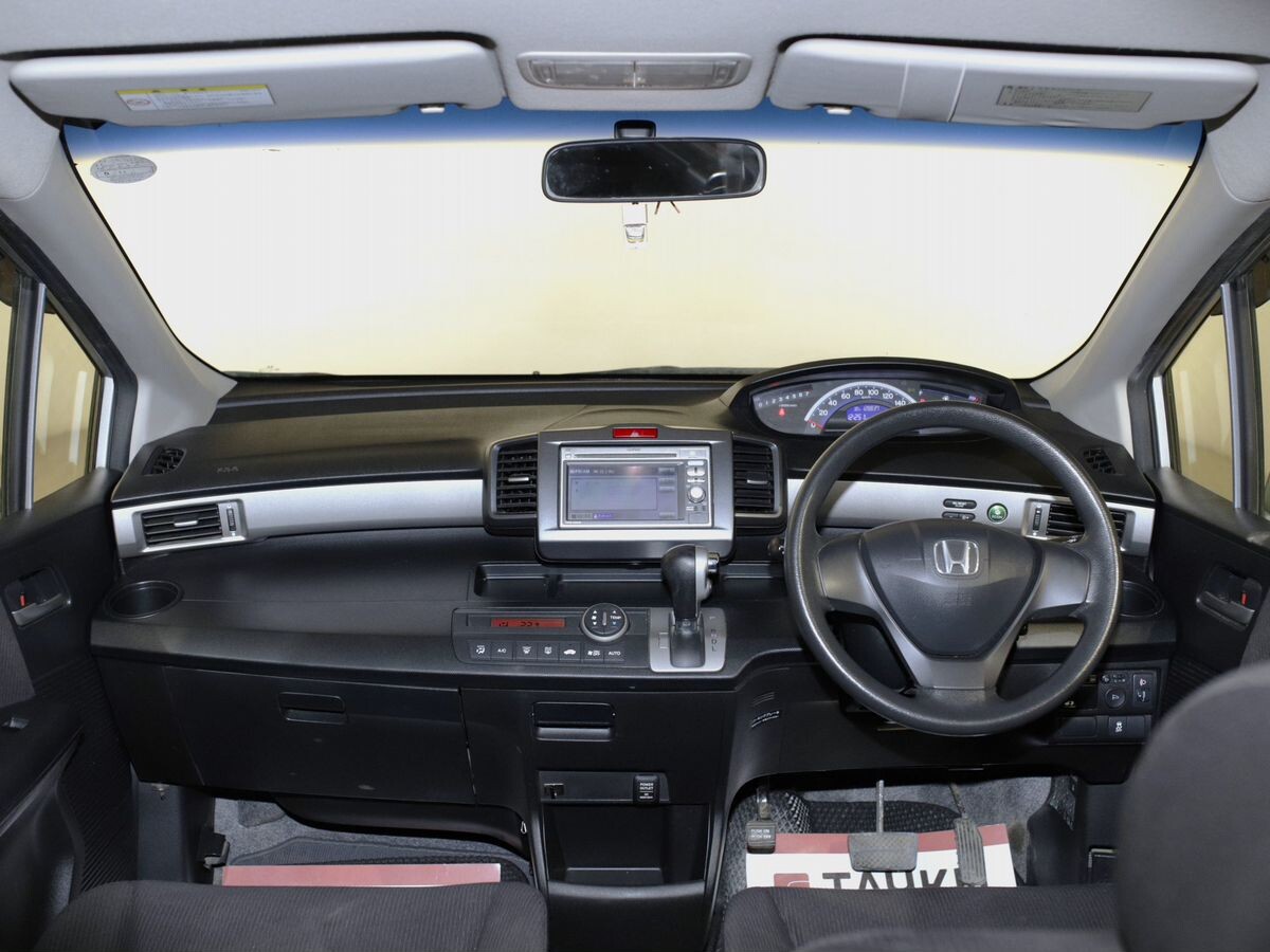 Honda Freed 2012 - фото автомобиля