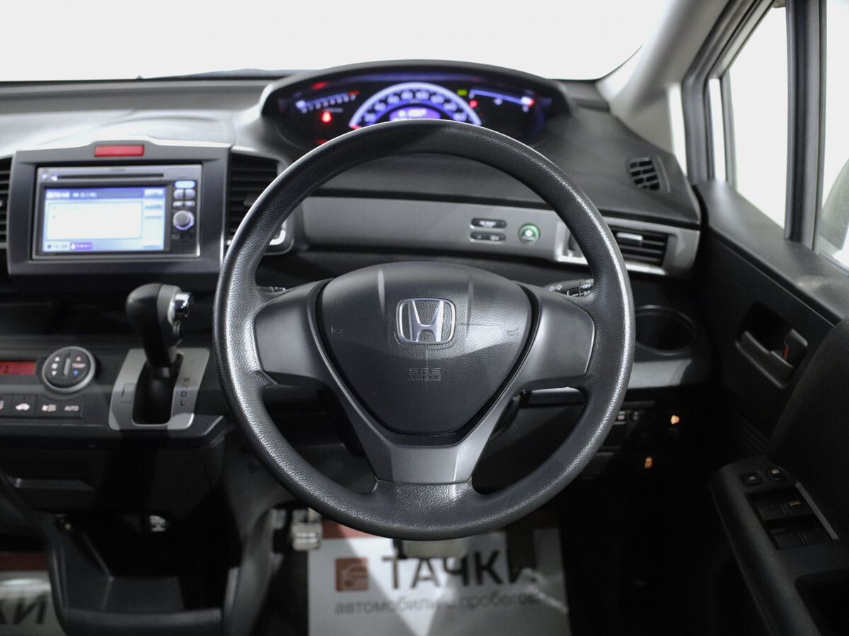 Honda Freed 2012 - фото автомобиля