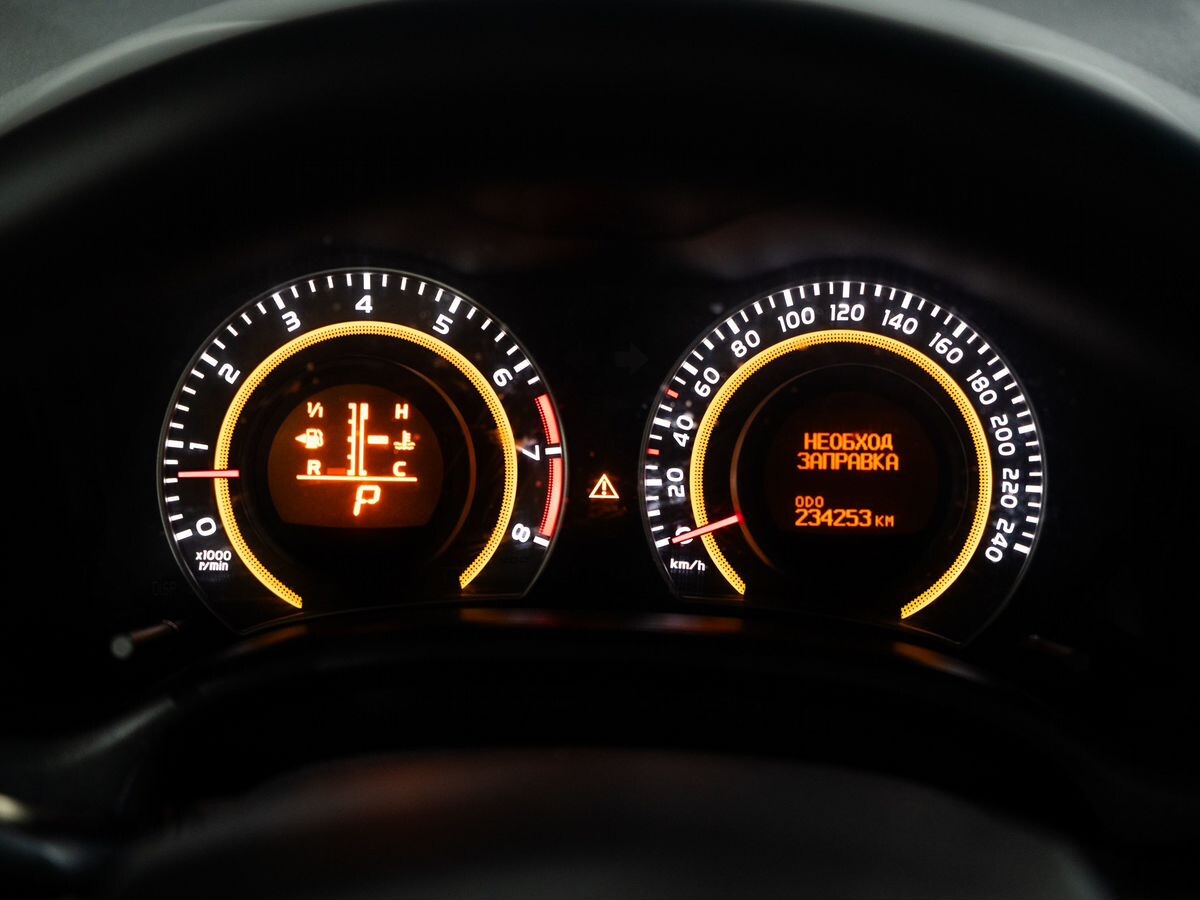 Toyota Corolla 2012 - фото автомобиля