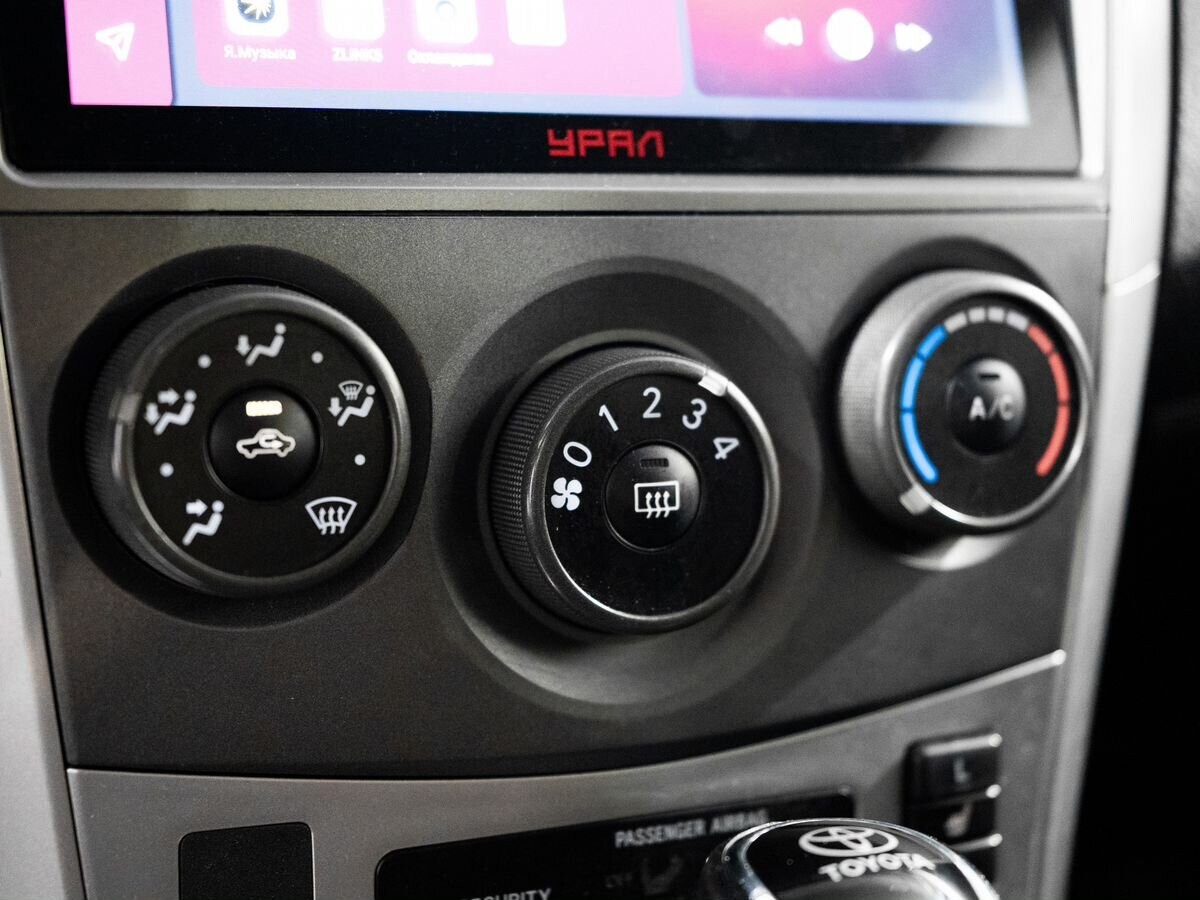 Toyota Corolla 2012 - фото автомобиля