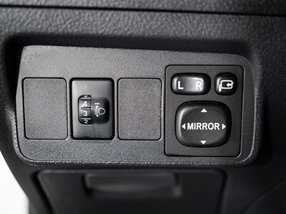 Toyota Corolla 2012 - фото автомобиля
