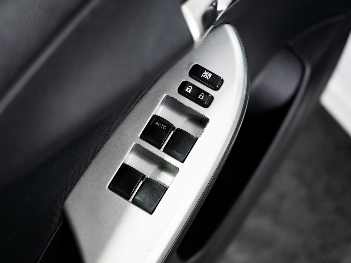 Toyota Corolla 2012 - фото автомобиля