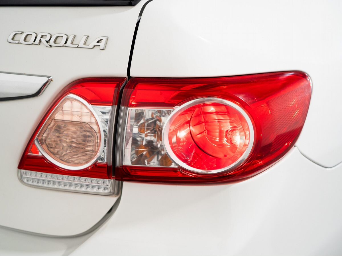 Toyota Corolla 2012 - фото автомобиля